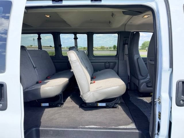 2025 Chevrolet Express Passenger 1LT
