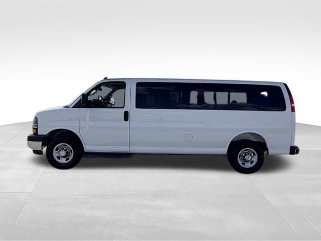 2025 Chevrolet Express Passenger 1LT