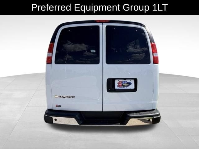 2025 Chevrolet Express Passenger 1LT