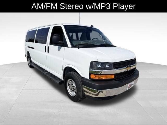 2025 Chevrolet Express Passenger 1LT