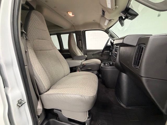 2025 GMC Savana Passenger LT