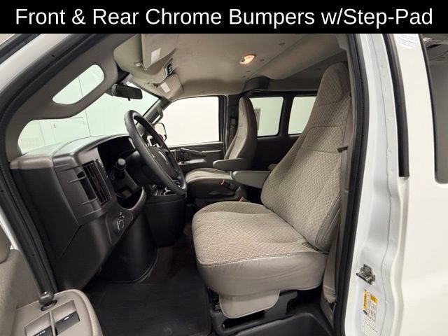 2025 GMC Savana Passenger LT