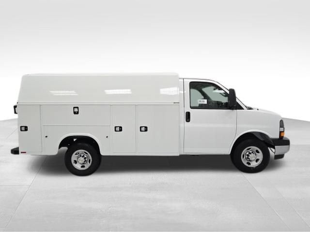2026 Chevrolet Express Cutaway 3500 1WT