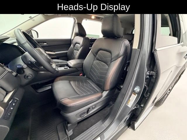 2025 Nissan Pathfinder Platinum 4WD