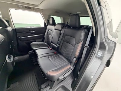 2025 Nissan Pathfinder Platinum 4WD