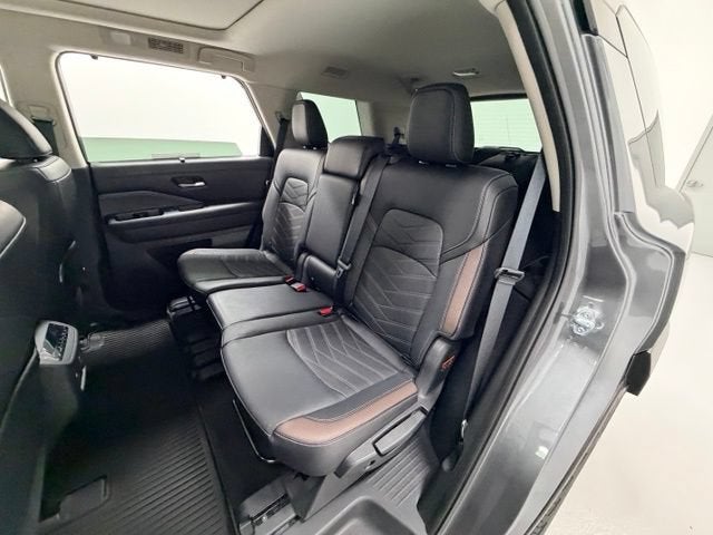 2025 Nissan Pathfinder Platinum 4WD