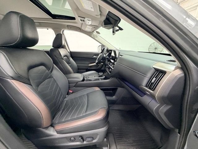2025 Nissan Pathfinder Platinum 4WD