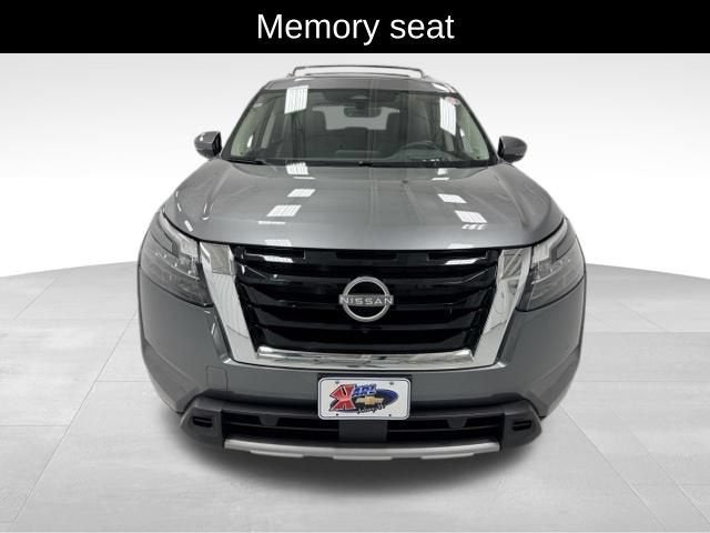 2025 Nissan Pathfinder Platinum 4WD