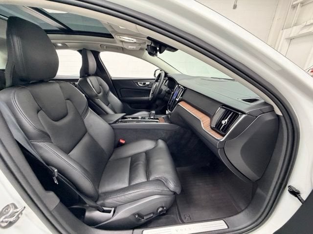 2024 Volvo S60 Ultimate Dark Theme