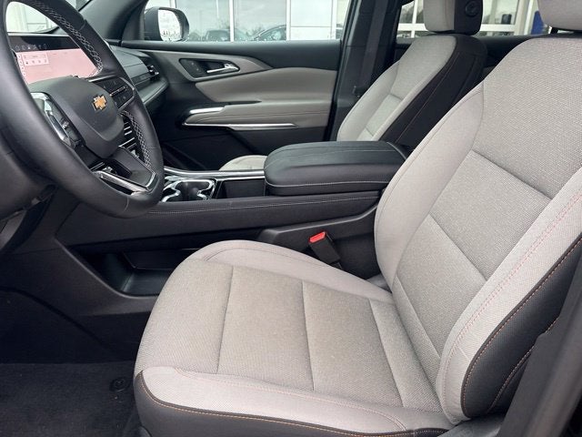 2025 Chevrolet Traverse LT - Photo 9