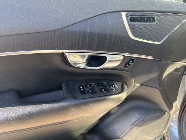 2020 Volvo XC90 T5 Momentum 7 Passenger