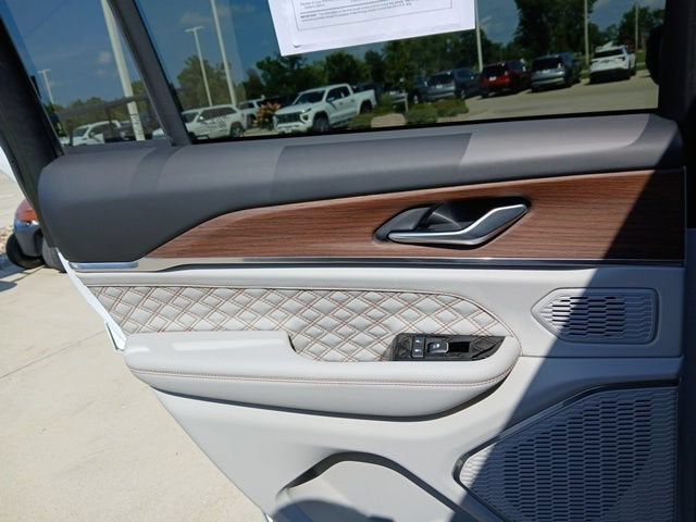 2022 Jeep Grand Cherokee Summit 4x4