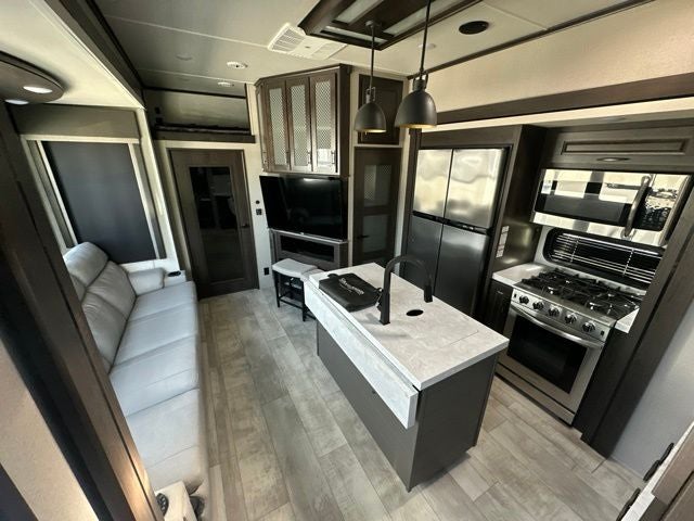 2022 Momentum Camper Base